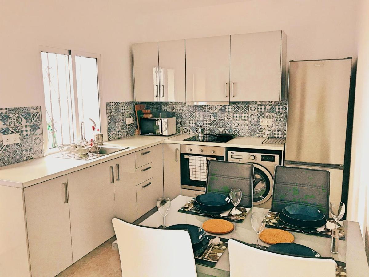 Town House With Patio In Quiet Residential Area 10 Min From Beach Torremolinos Room photo